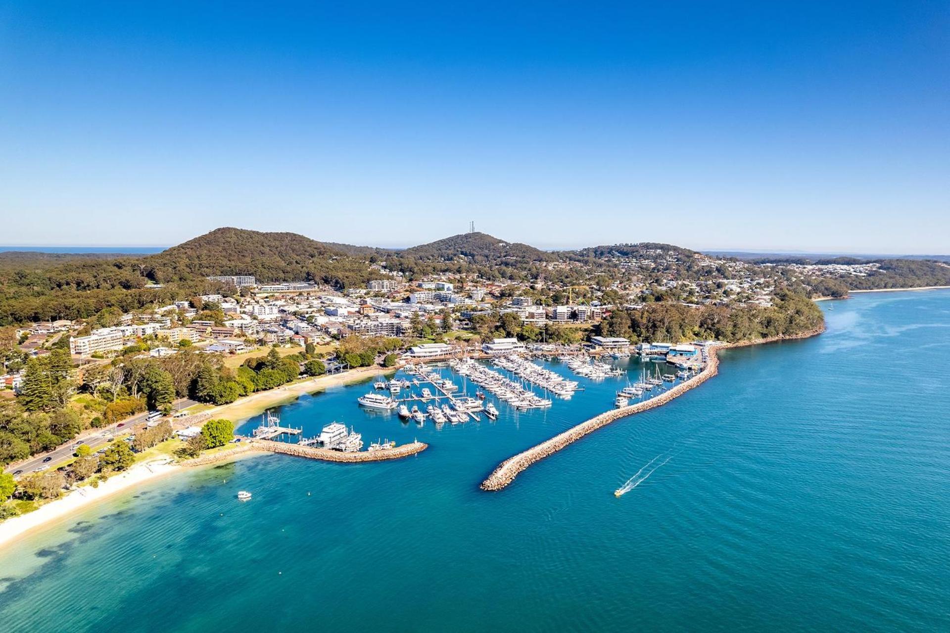 The Landmark Unit 405 Style, Spectacular Water Views, Lift, Linen, Pool, Games Room, Port-a-cot And Highchair. Apartment