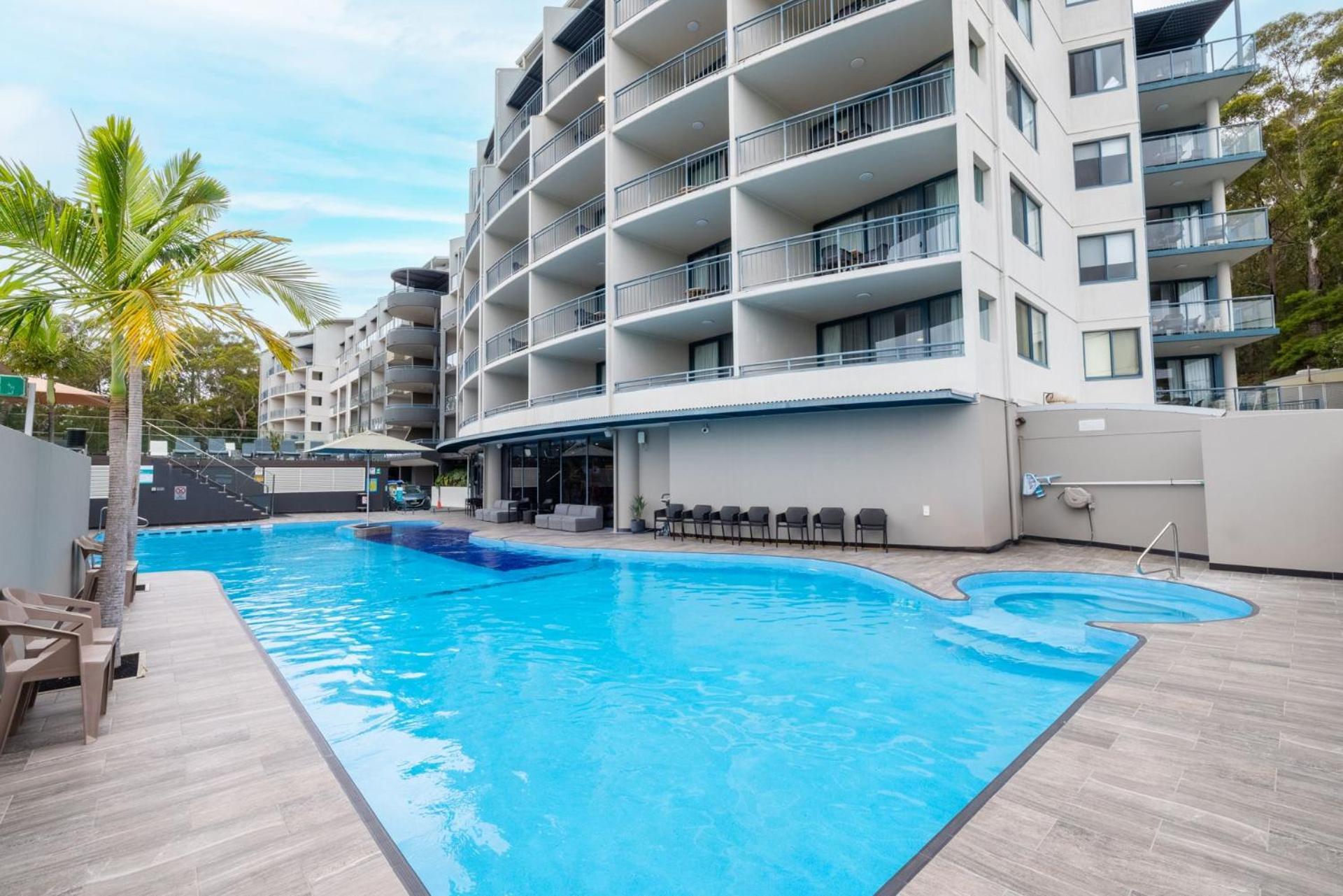 Apartment The Landmark Unit 405 Style, Spectacular Water Views, Lift, Linen, Pool, Games Room, Port-a-cot And Highchair.
