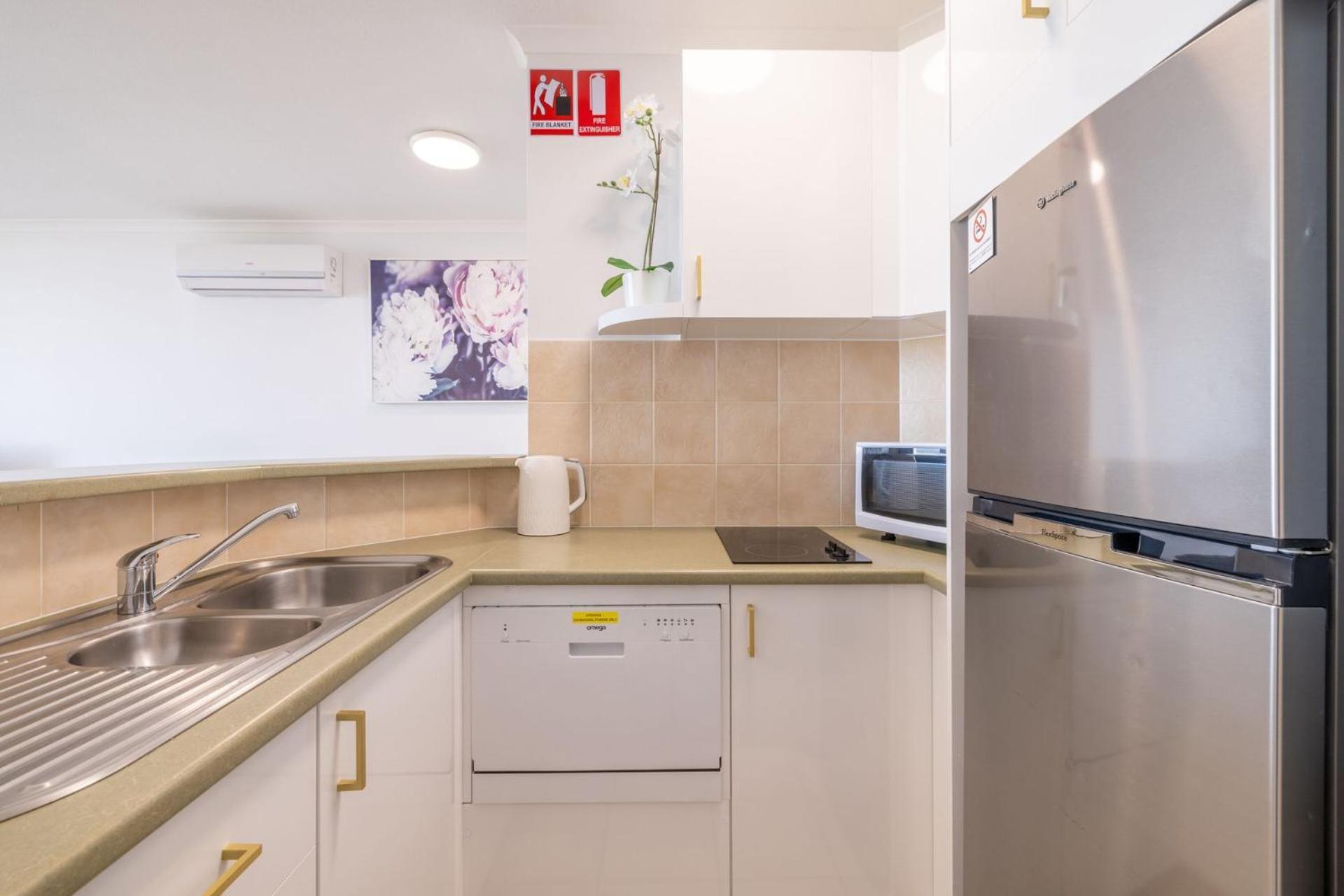The Landmark Unit 405 Style, Spectacular Water Views, Lift, Linen, Pool, Games Room, Port-a-cot And Highchair. Apartment