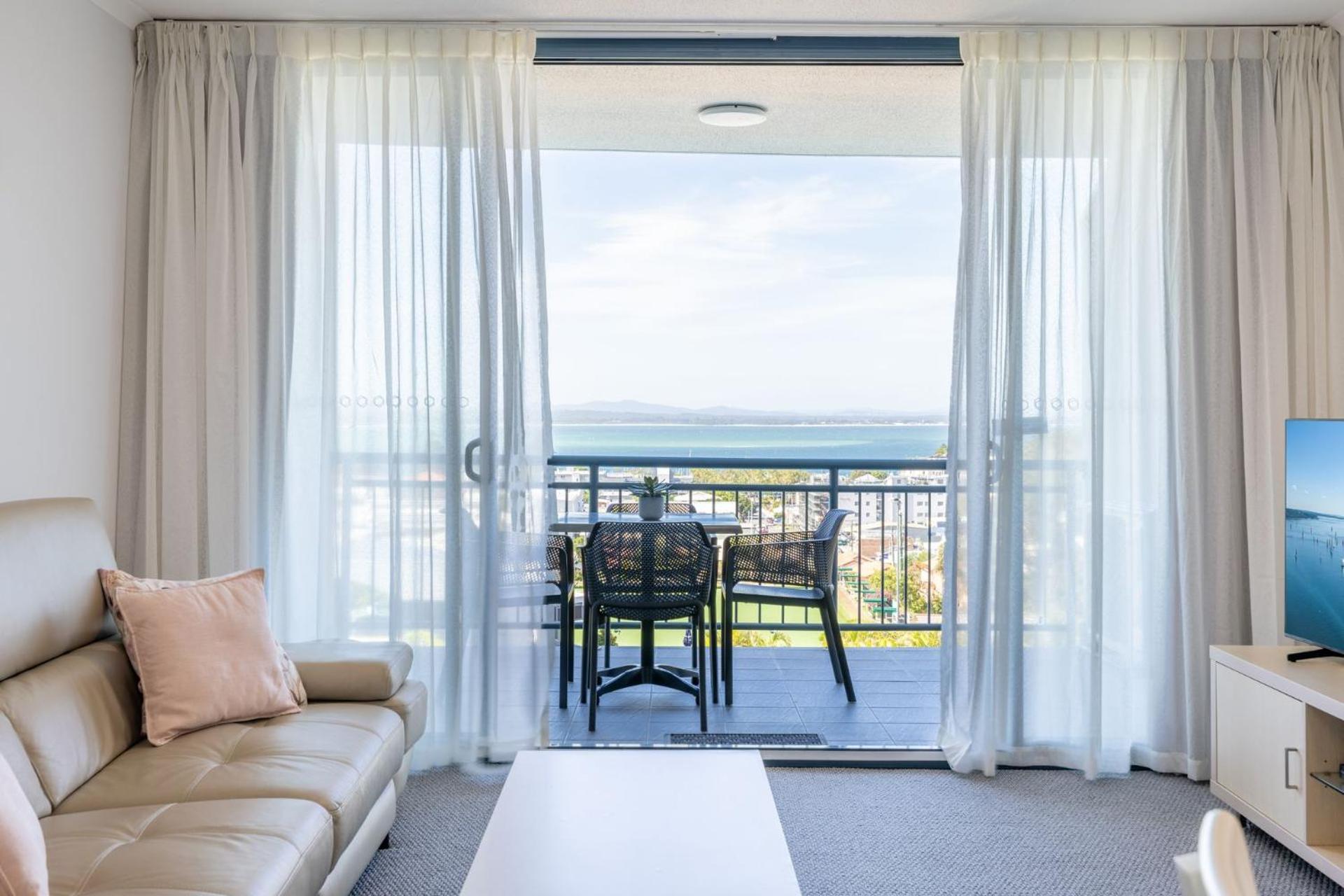 The Landmark Unit 405 Style, Spectacular Water Views, Lift, Linen, Pool, Games Room, Port-a-cot And Highchair. Apartment Nelson Bay